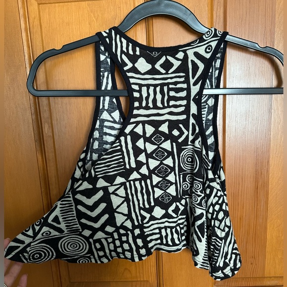 Small Body Central Crop Top - Picture 4 of 4